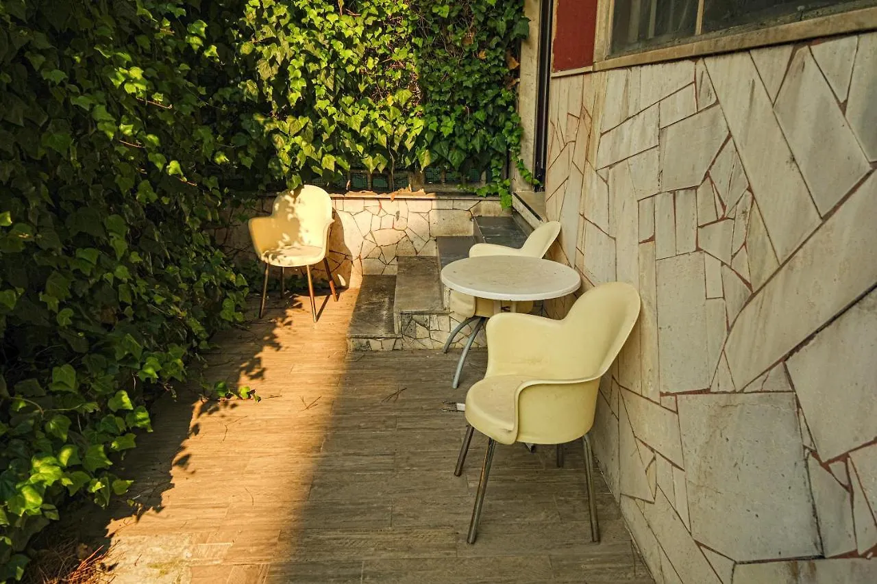 Hotel Albergo Lario Milan